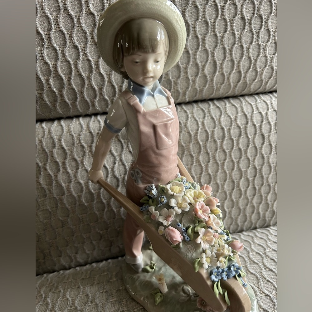 Lladro figurine, 01283 Little Gardener